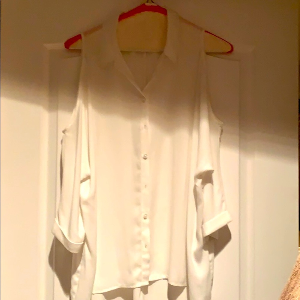 Chico’s cut out shoulder crepe blouse